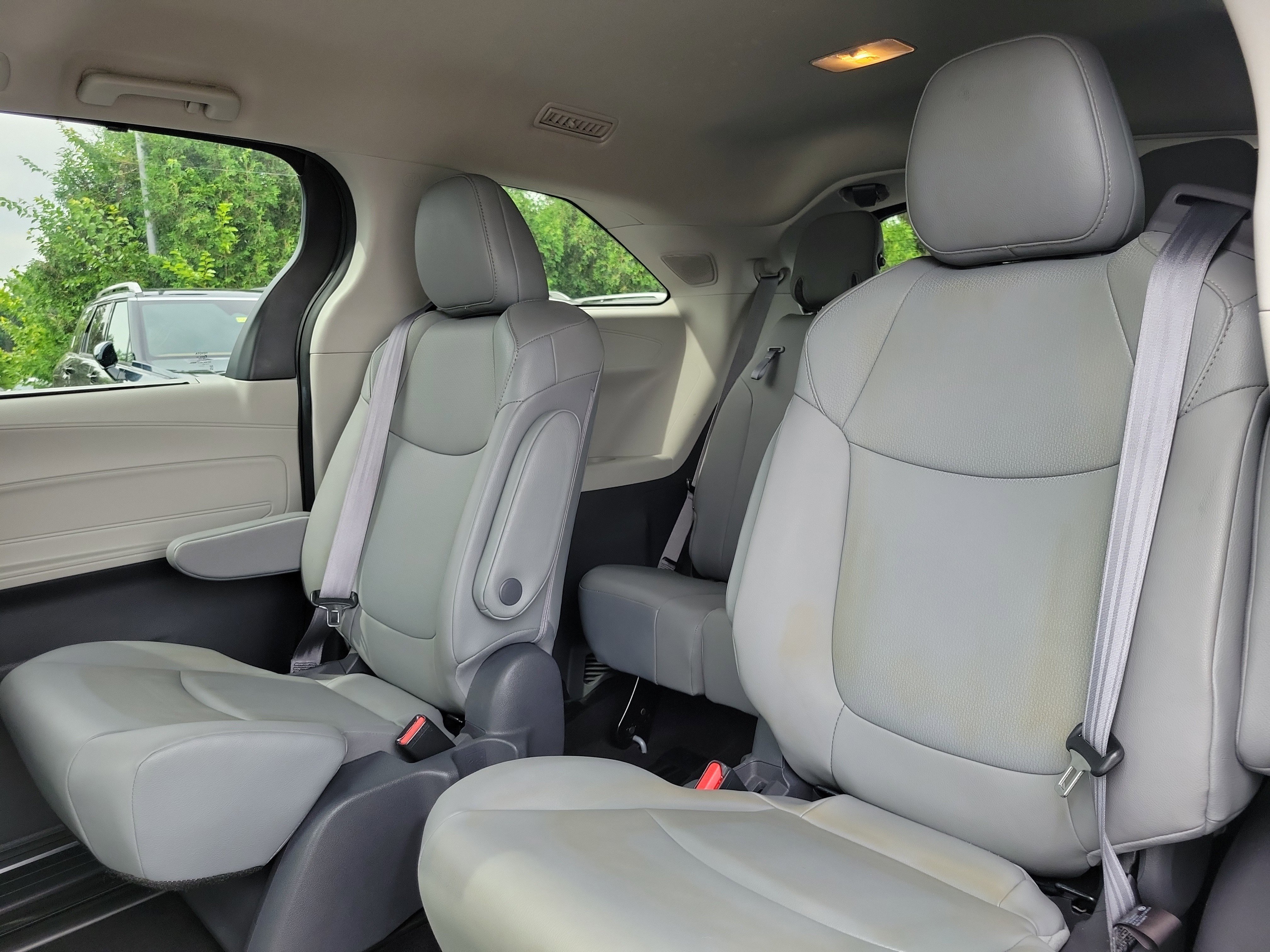 Used 2021 Toyota Sienna XLE w/ XLE Plus Package AWD/4WD image 12