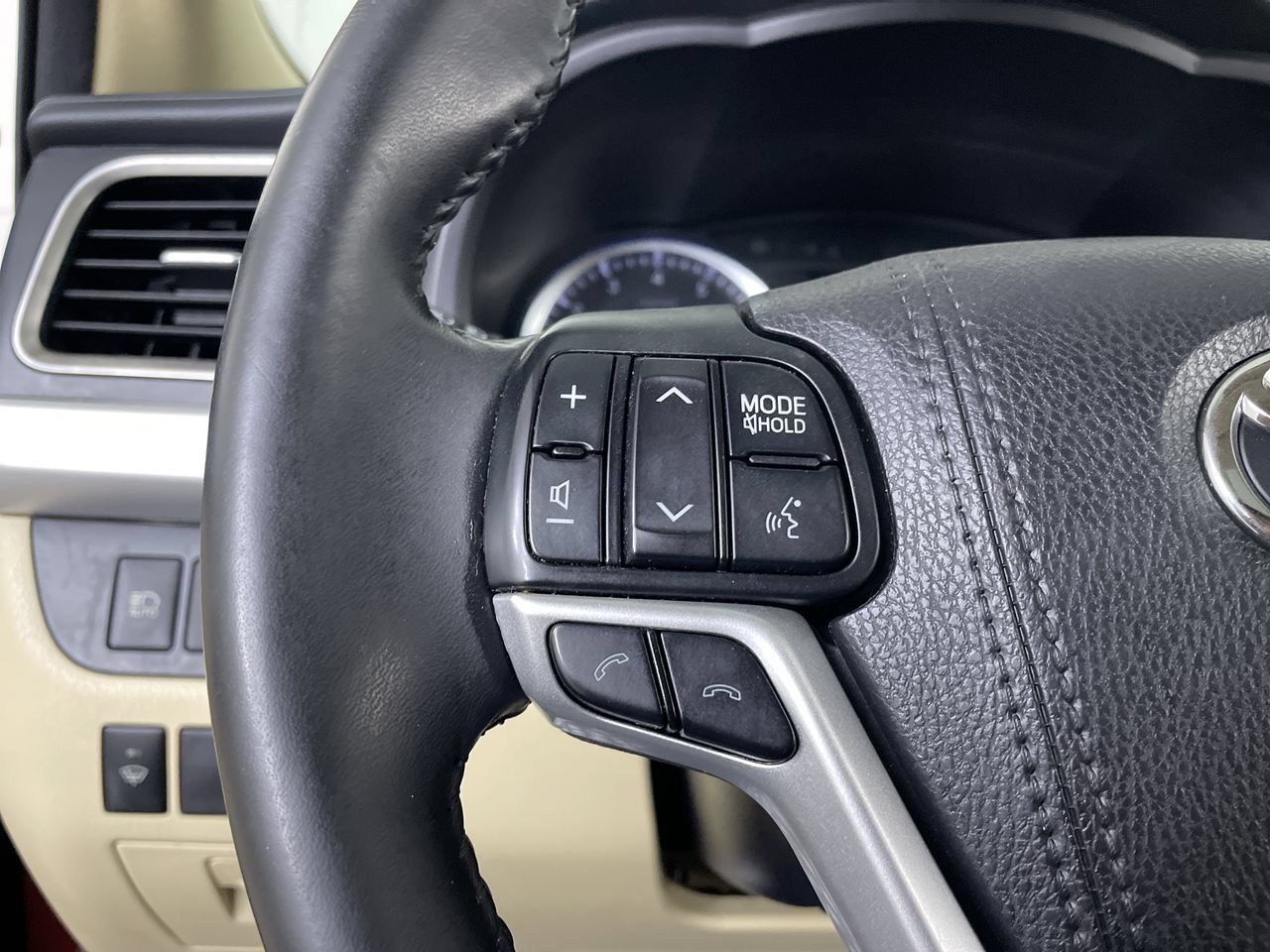Used 2017 Toyota Highlander XLE AWD/4WD image 28