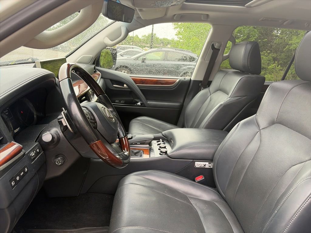 Used 2020 Lexus LX 570 4WD w/ Luxury Package image 4