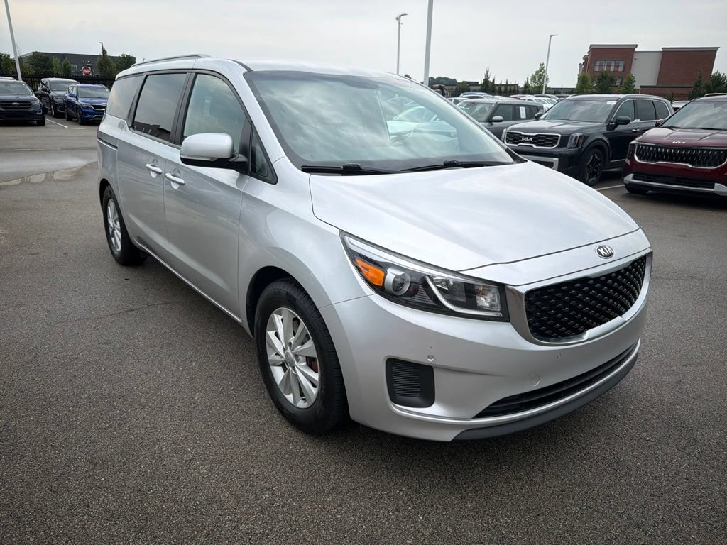 Used 2017 Kia Sedona LX w/ LX Essentials Premium Package FWD image 4