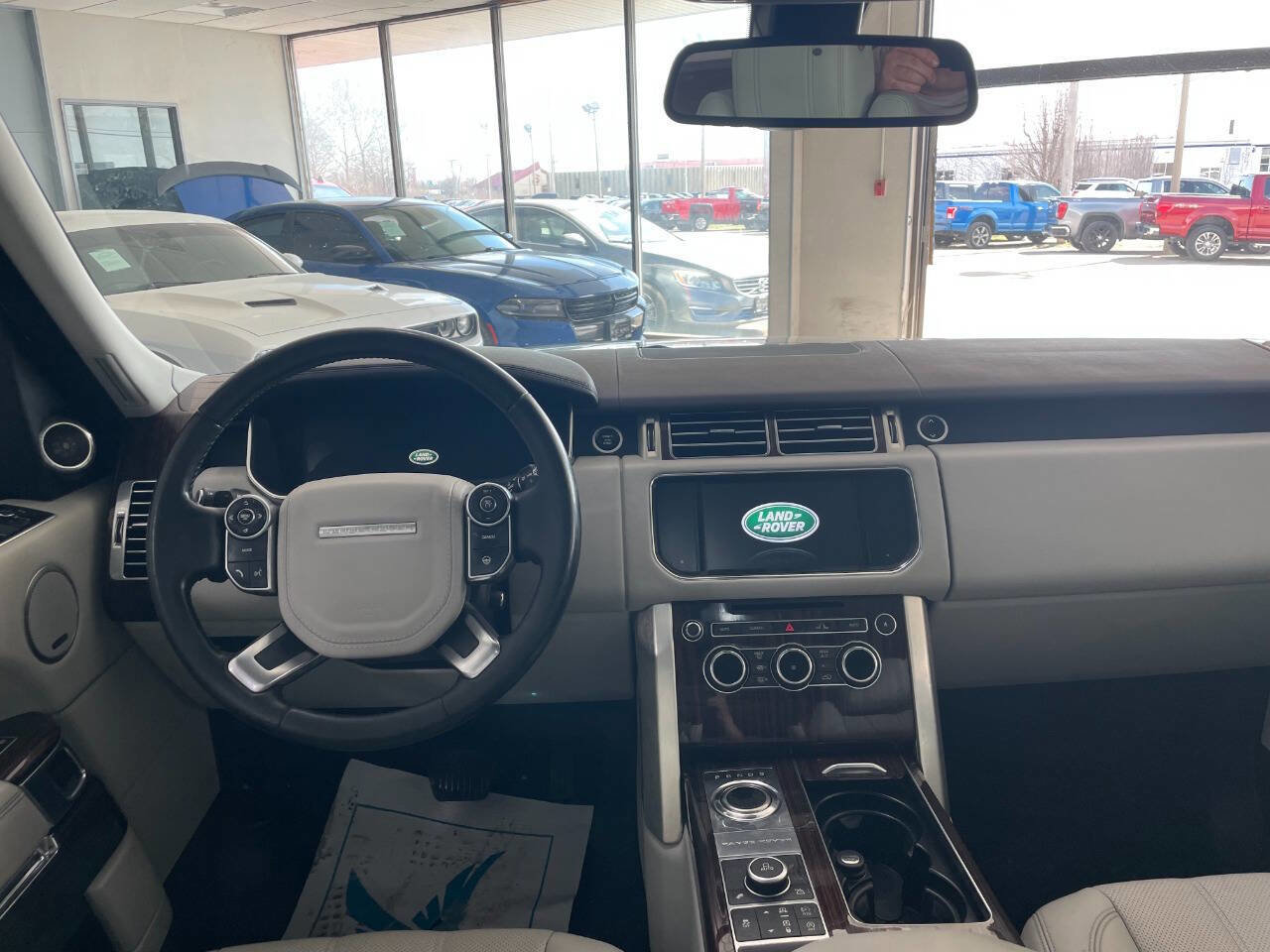 Used 2015 Land Rover Range Rover HSE image 20