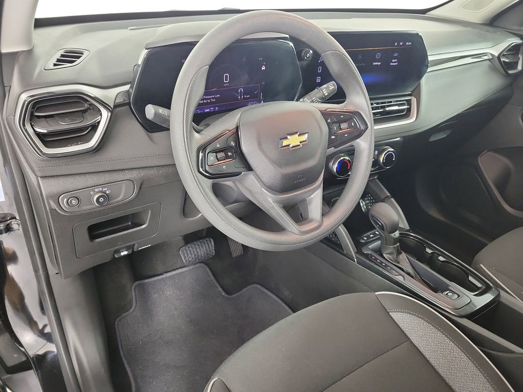 Used 2025 Chevrolet TrailBlazer LT image 16