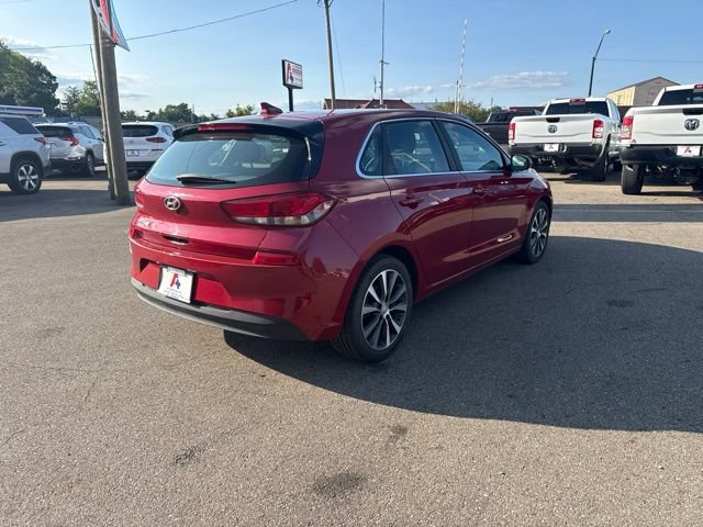 Used 2020 Hyundai Elantra GT FWD image 3