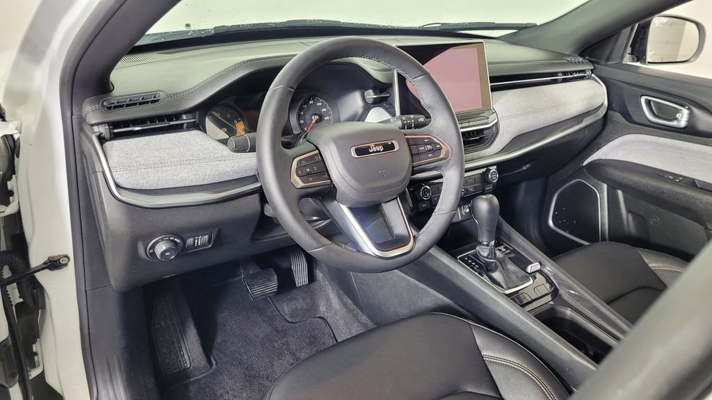Used 2024 Jeep Compass Latitude image 13