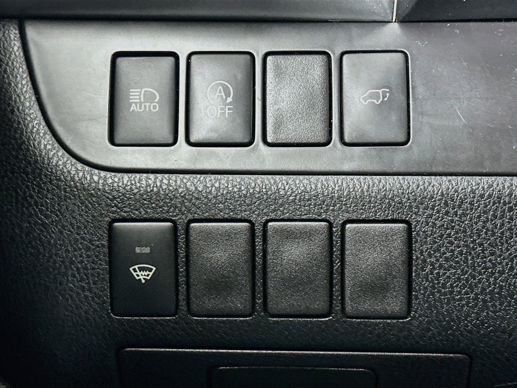 Used 2018 Toyota Highlander XLE FWD image 16