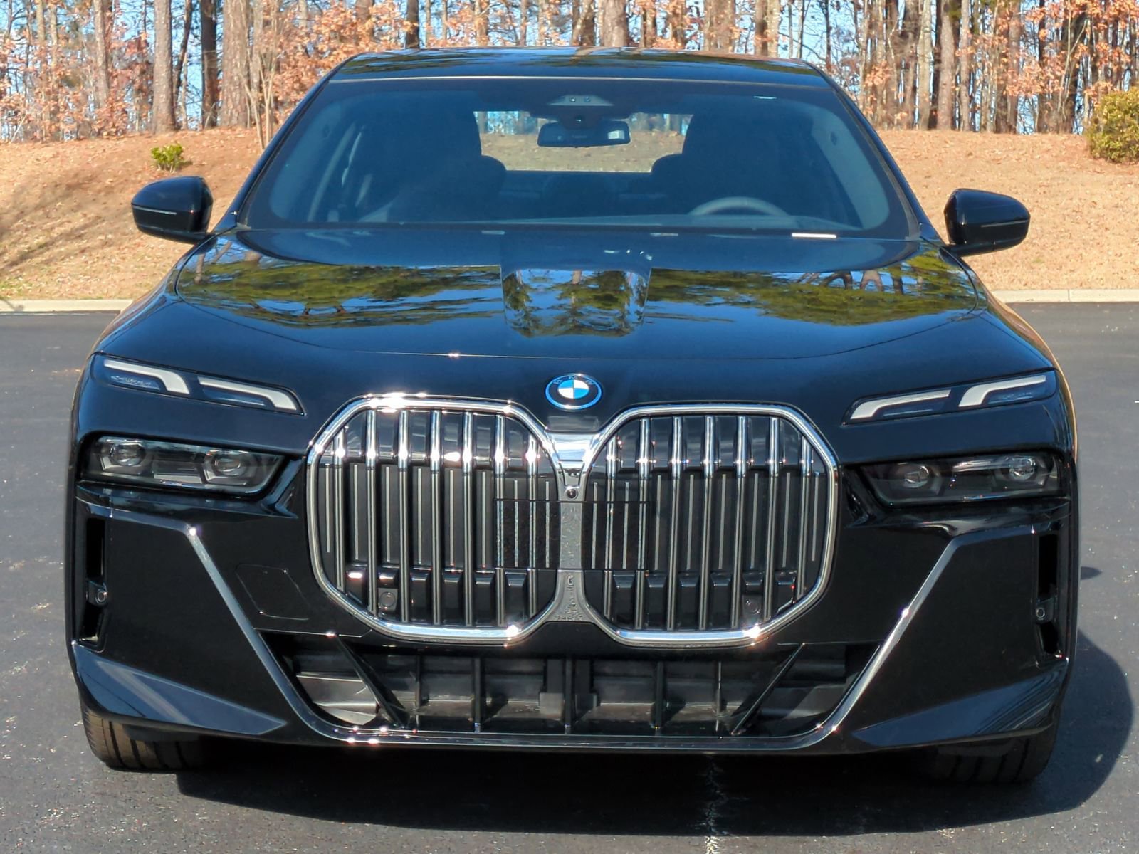 New 2026 BMW 750e xDrive w/ Premium Package image 3