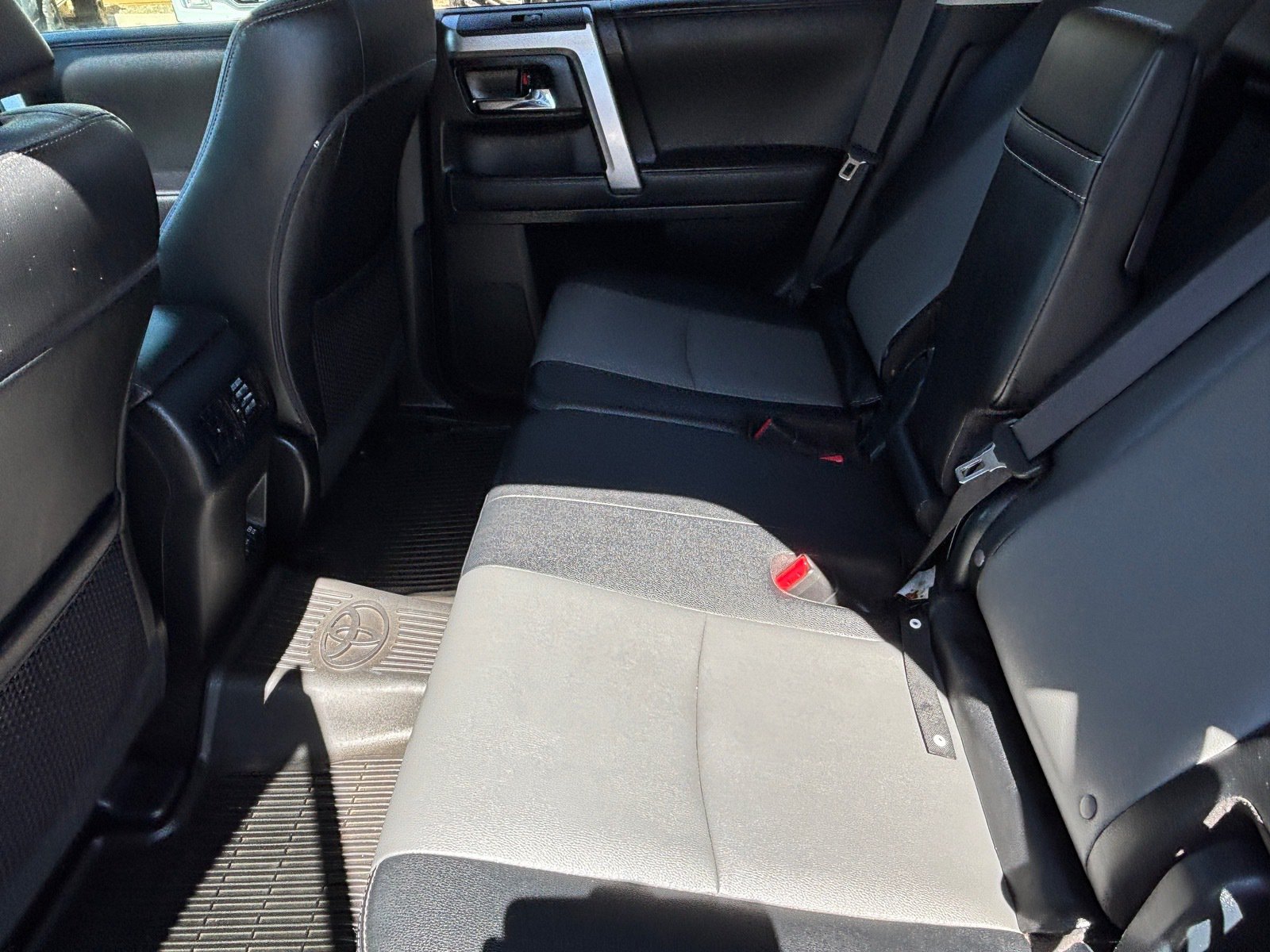 Used 2021 Toyota 4Runner SR5 Premium w/ Moonroof Package AWD/4WD image 29