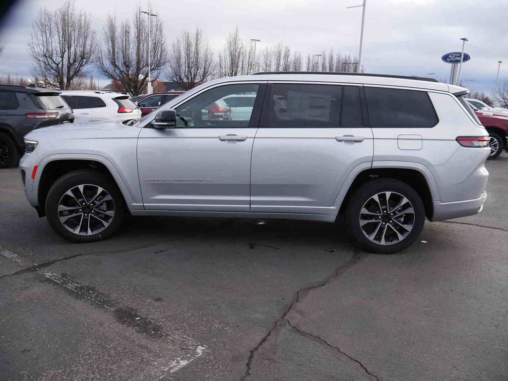 New 2025 Jeep Grand Cherokee L Overland w/ Advanced Protech Group III AWD/4WD image 19