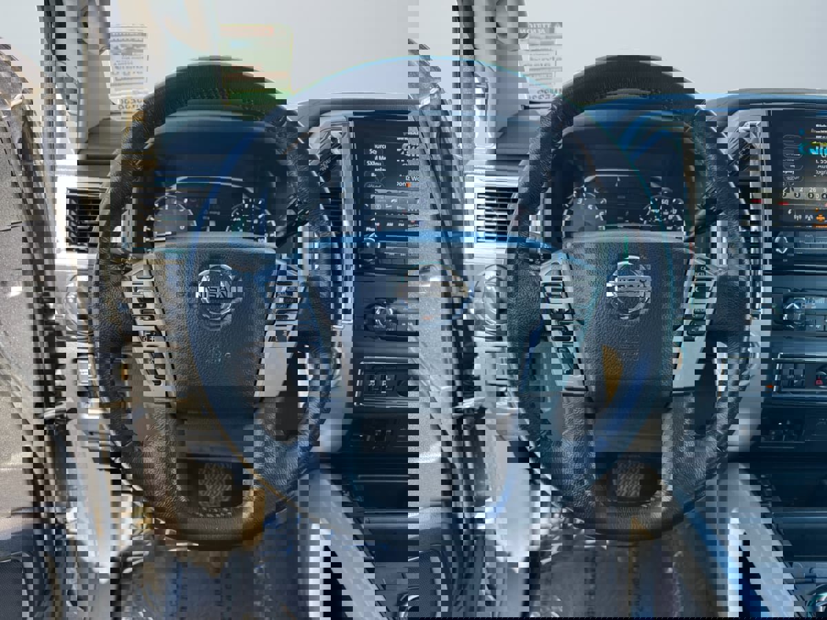 Used 2021 Nissan Titan SV w/ SV Convenience Package image 11