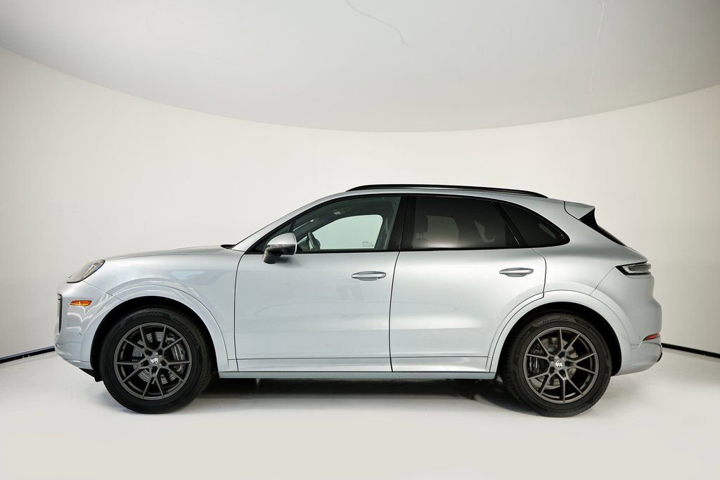 Certified 2025 Porsche Cayenne AWD/4WD image 2