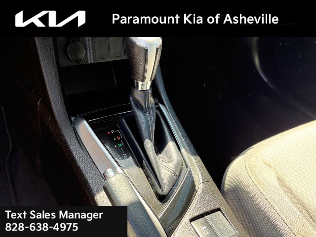 Used 2018 Toyota Corolla LE FWD image 27