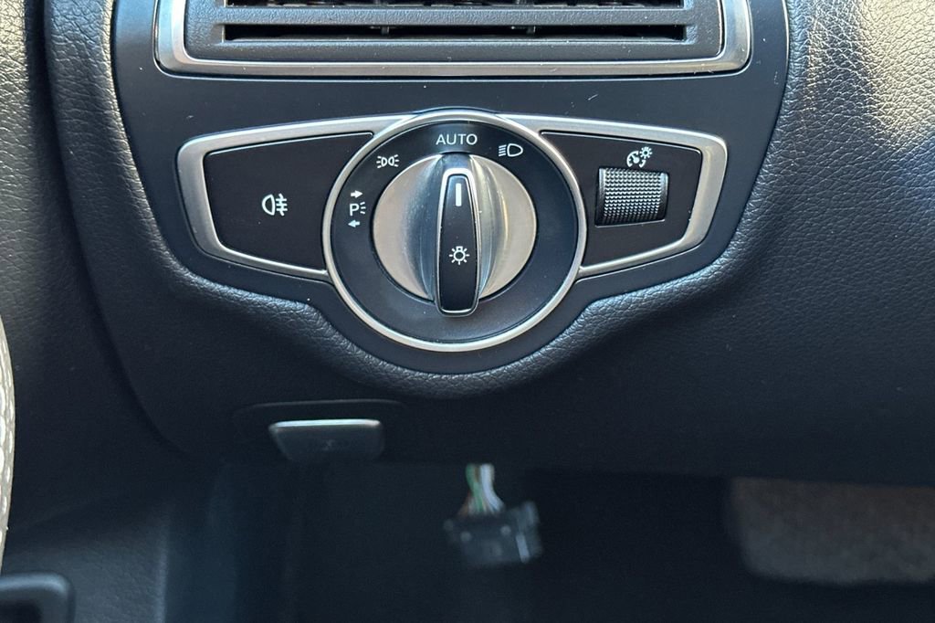 Used 2019 Mercedes-Benz C 300 Sedan image 27