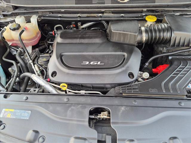 Used 2018 Chrysler Pacifica Limited w/ Advanced Safetytec Group FWD image 26