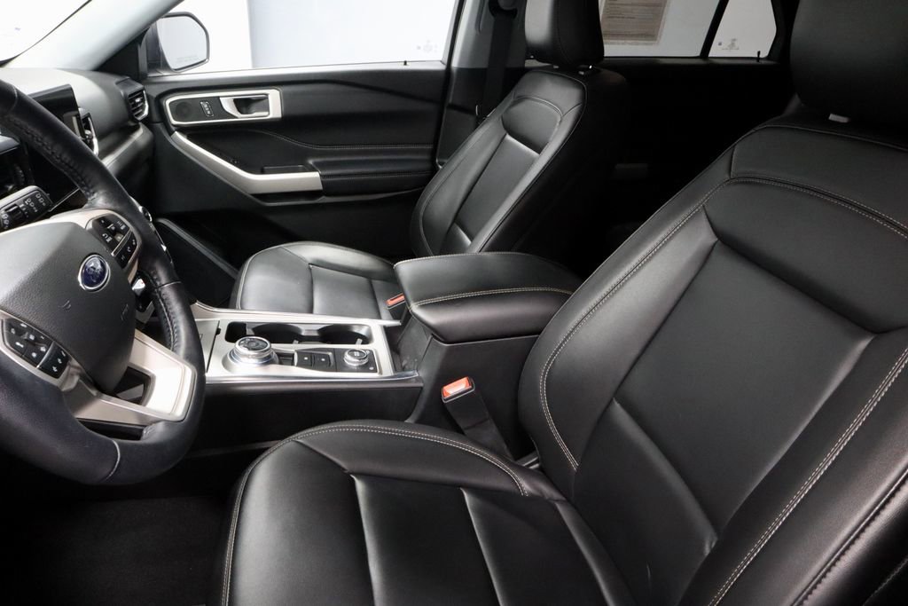 Certified 2022 Ford Explorer XLT w/ Equipment Group 202A image 25