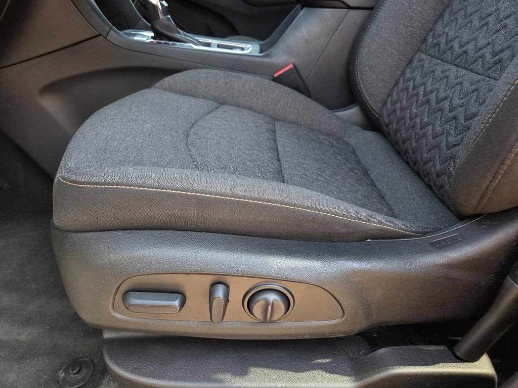 Used 2024 Chevrolet Equinox LT FWD image 15