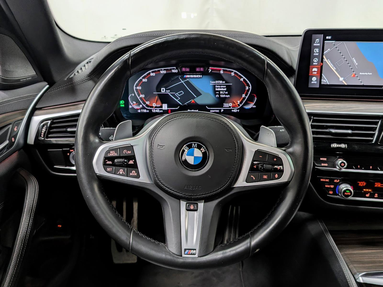 Used 2022 BMW M550i xDrive image 32