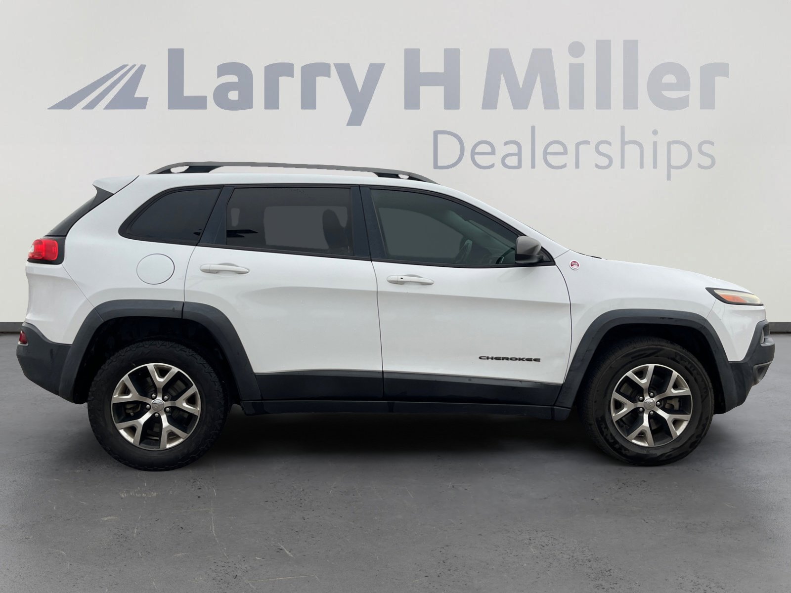 Used 2016 Jeep Cherokee Trailhawk w/ Comfort/Convenience Group image 6
