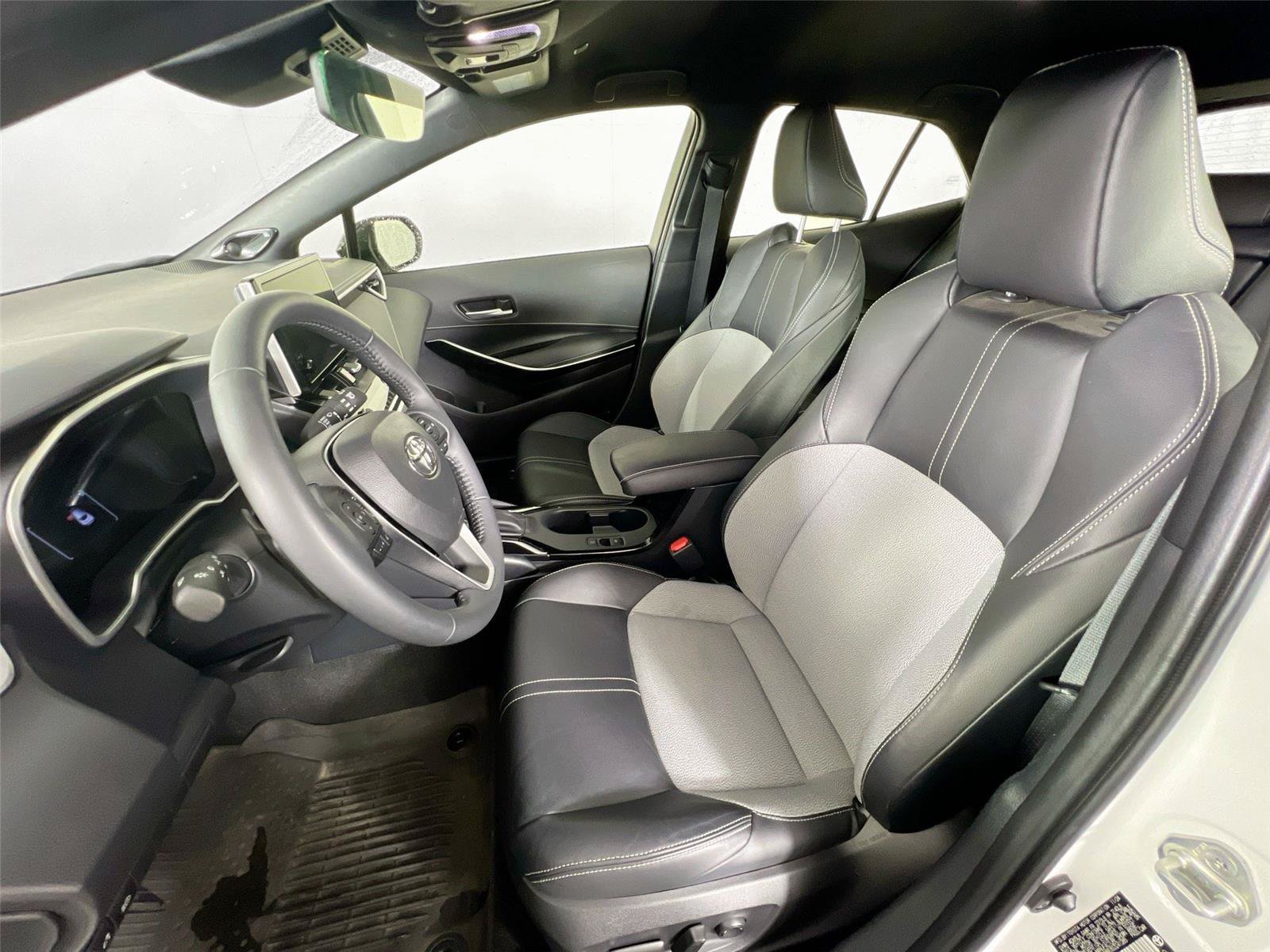 Used 2025 Toyota Corolla XSE FWD image 21