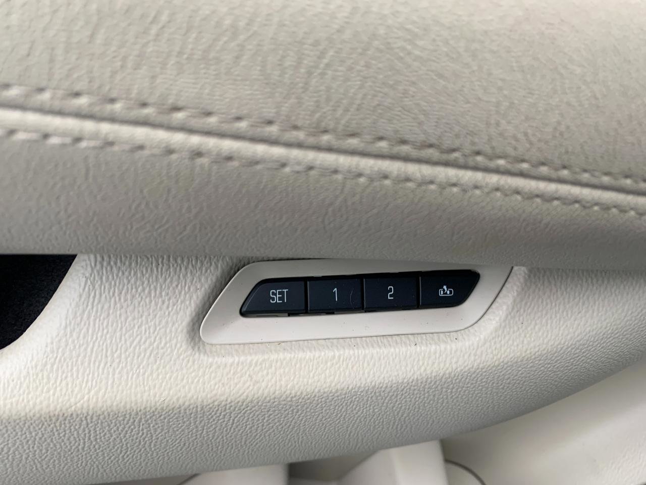 Used 2015 Cadillac Escalade ESV Premium image 11