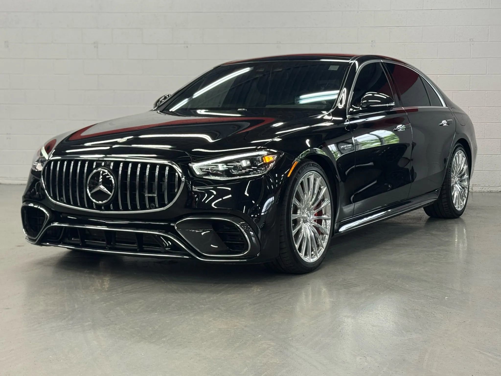 Used 2024 Mercedes-Benz S 63 AMG S w/ Carbon Fiber Exterior Package image 1