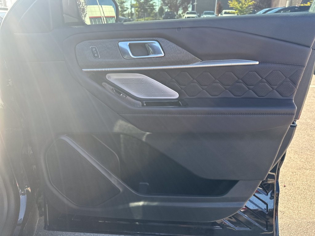 Used 2025 Ford Explorer Platinum w/ Ultimate Package AWD/4WD image 18
