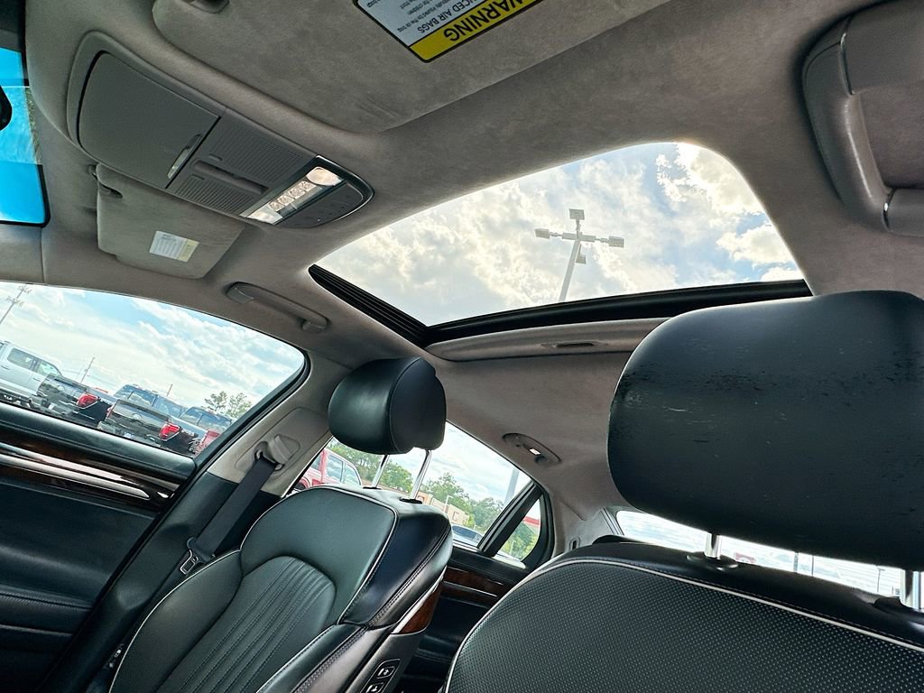 Used 2019 Genesis G90 3.3T Premium RWD image 11