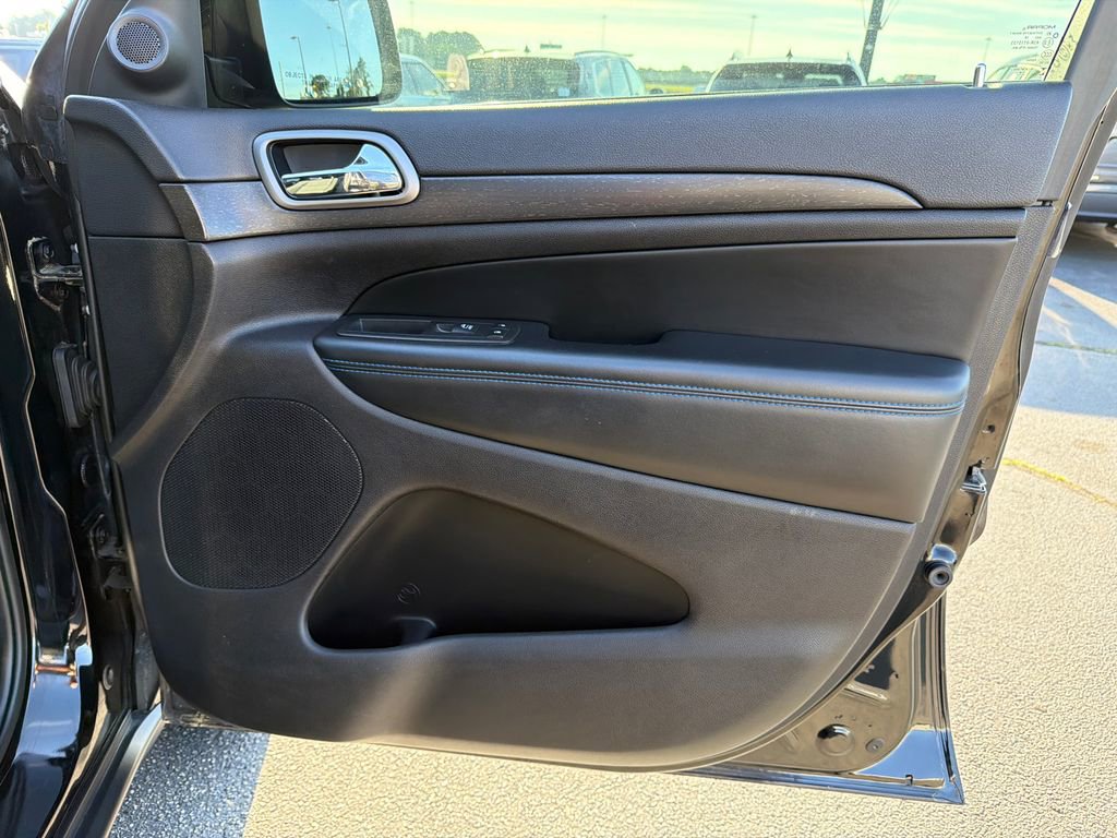 Used 2018 Jeep Grand Cherokee Laredo AWD/4WD image 14