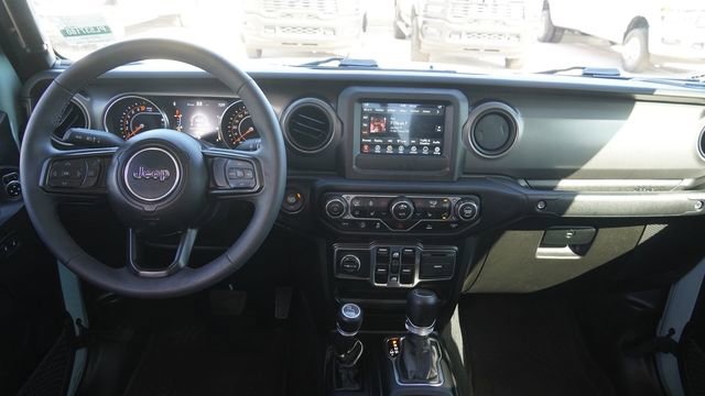 Used 2023 Jeep Gladiator Willys image 14