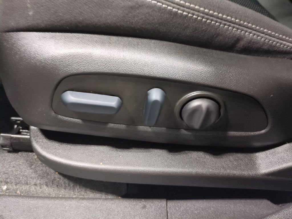 Used 2022 GMC Terrain SLE w/ Driver Convenience Package image 21