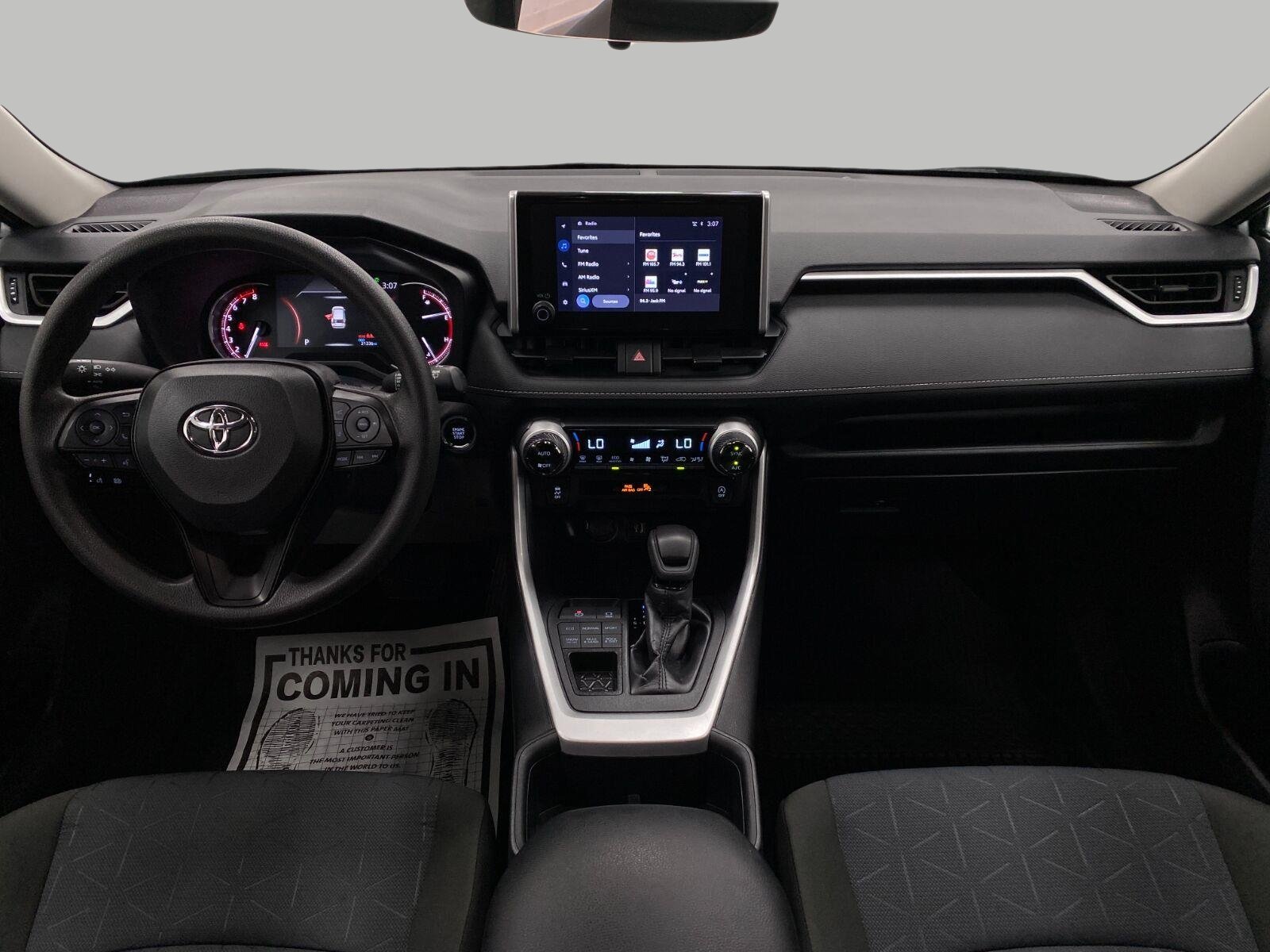 Used 2025 Toyota RAV4 XLE AWD/4WD image 18