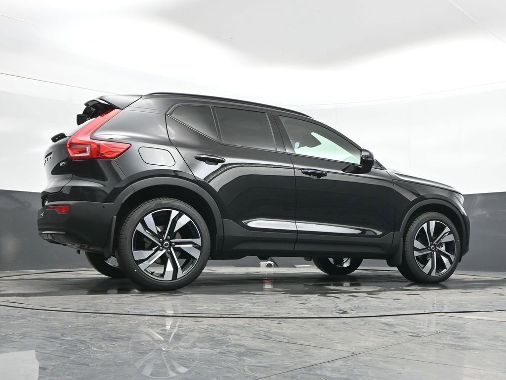 New 2026 Volvo XC40 B5 Plus w/ Protection Package Premier image 39