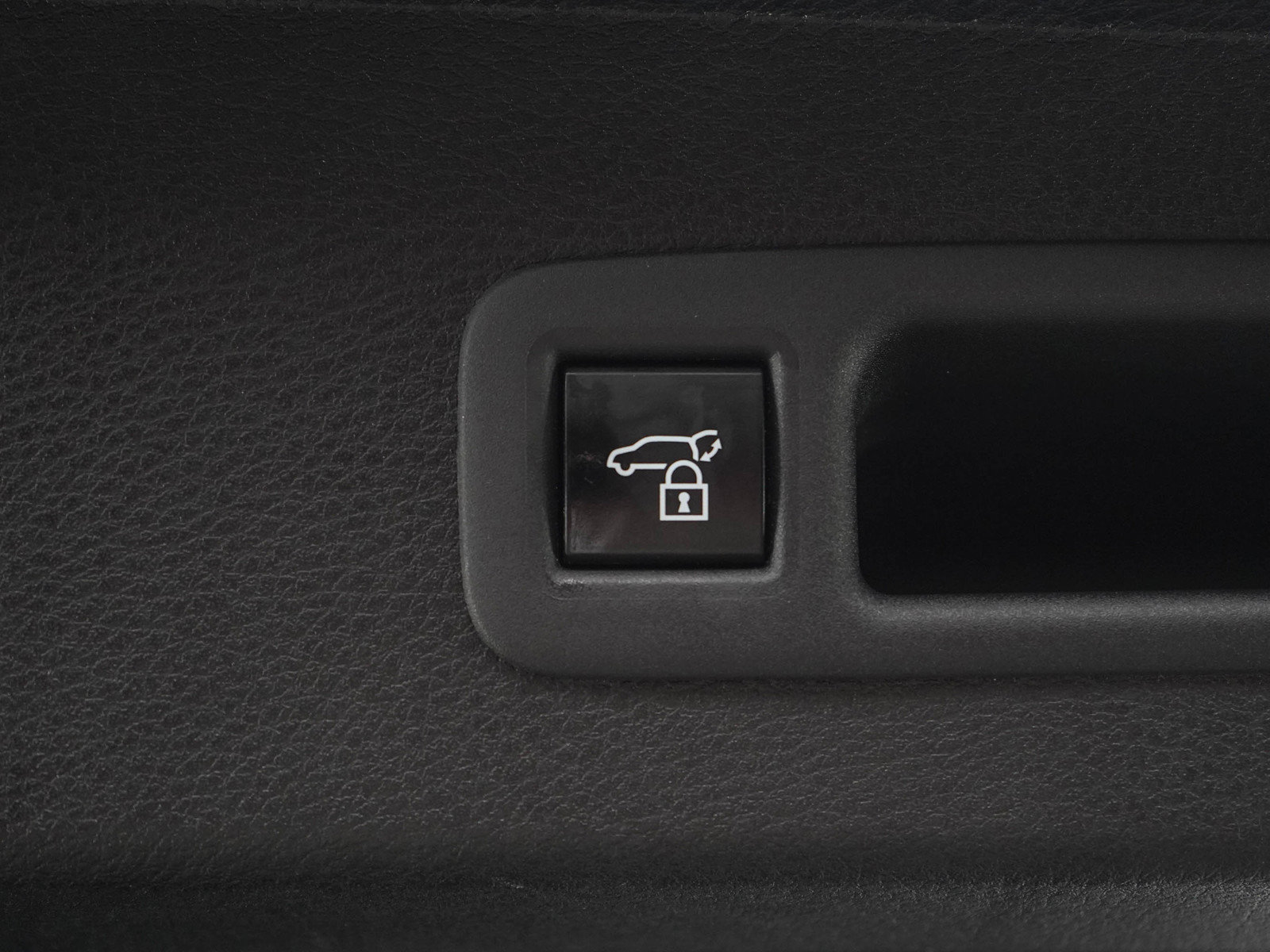 Used 2025 Toyota Sienna XSE AWD/4WD image 19