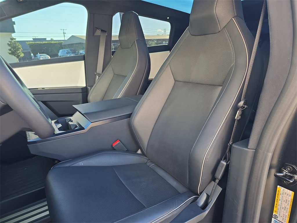 Used 2024 Tesla Cybertruck AWD Crew Cab image 19