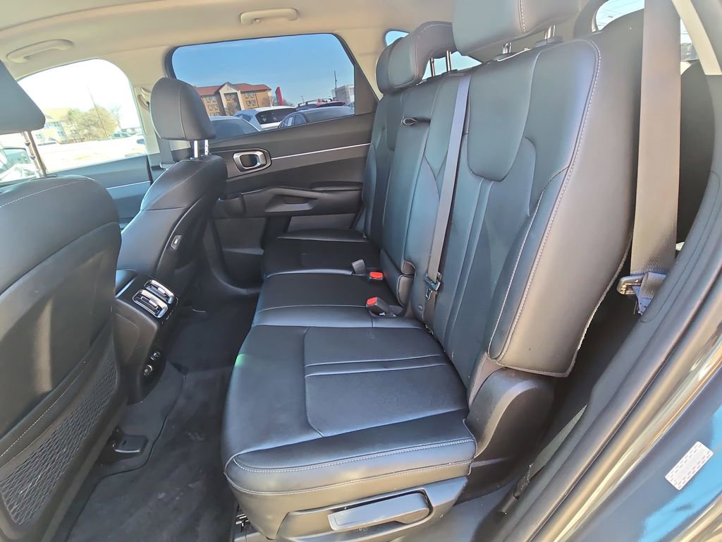 Used 2023 Kia Sorento S w/ Panoramic Sunroof Package image 14
