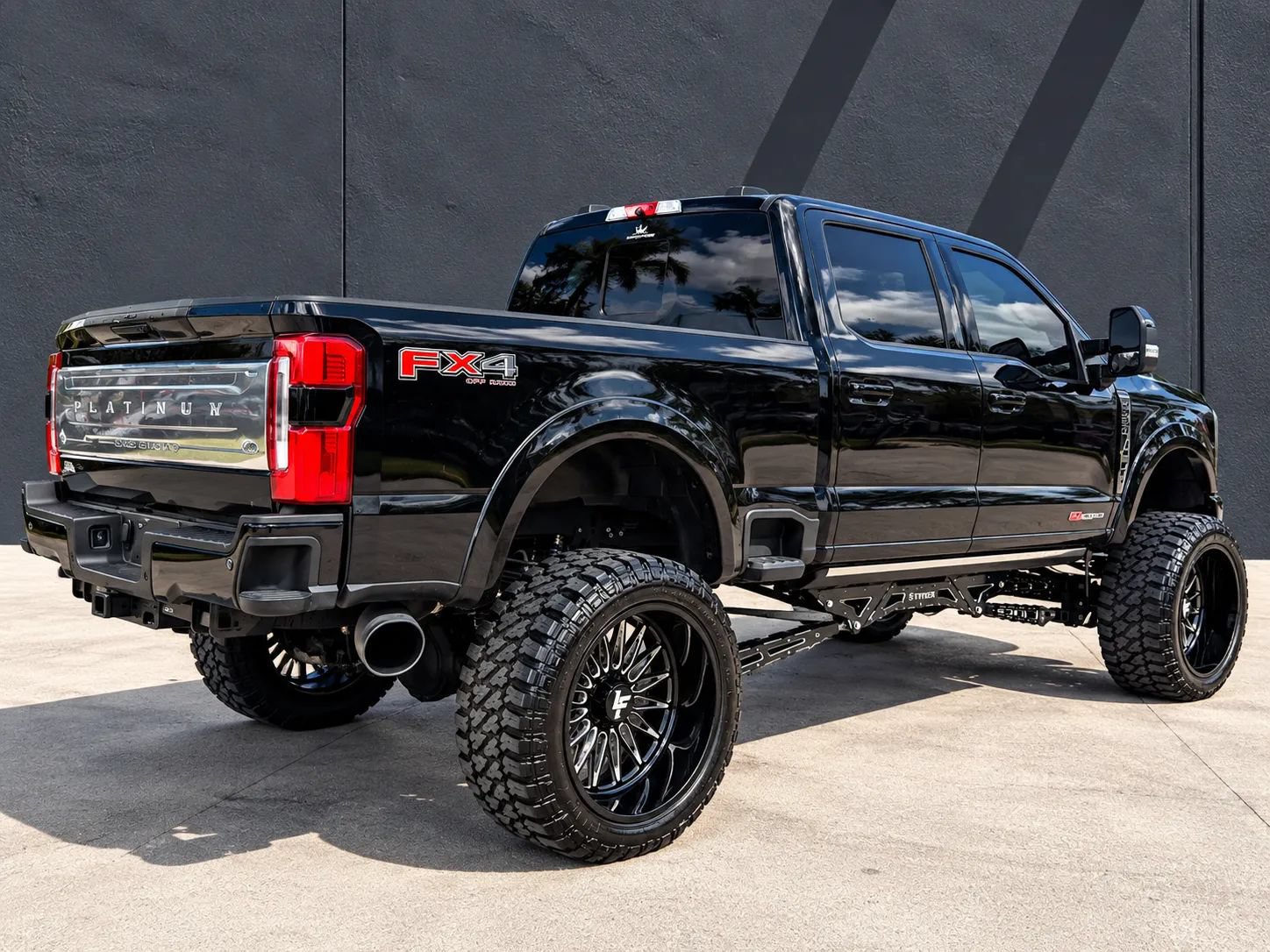 Used 2025 Ford F250 Platinum AWD/4WD image 3