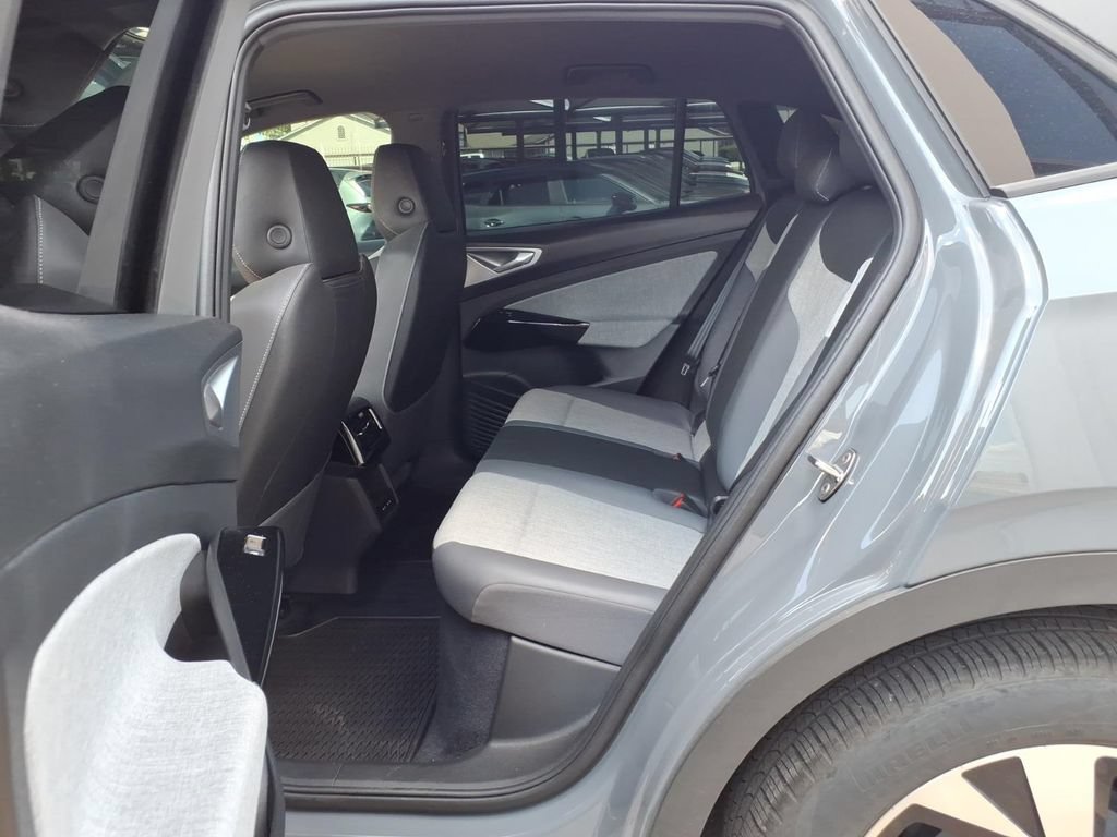 Used 2025 Volkswagen ID.4 Pro RWD image 21