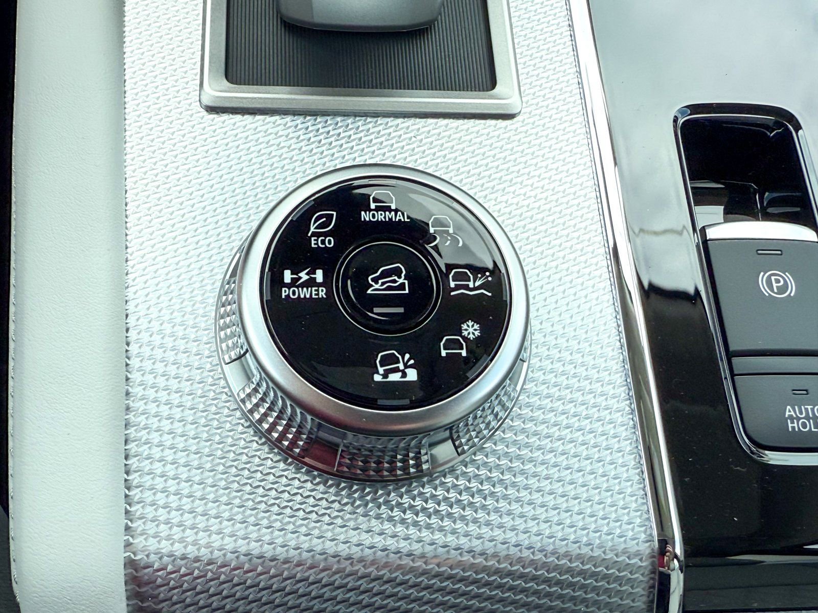 New 2025 Mitsubishi Outlander SEL image 38