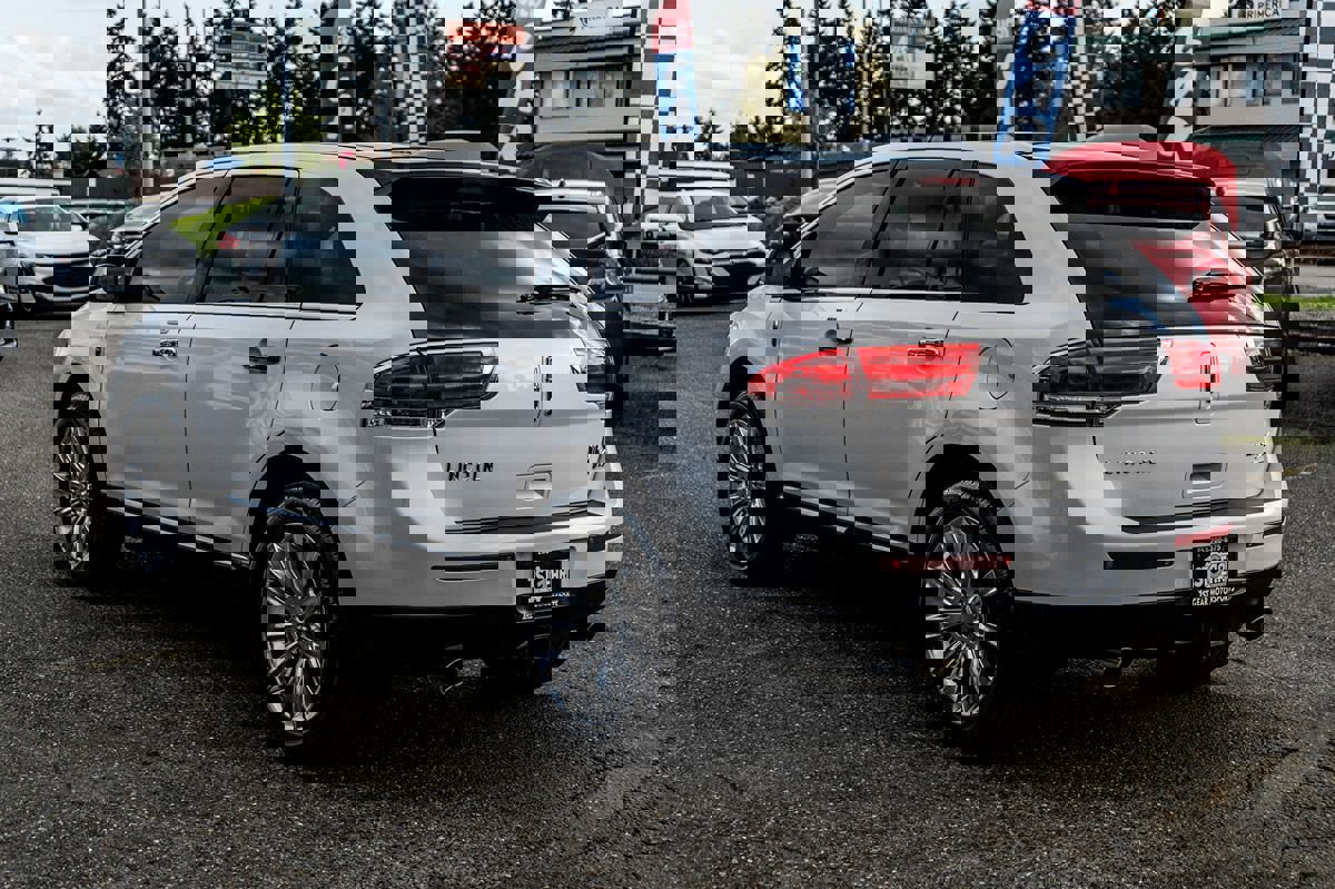 Used 2012 Lincoln MKX AWD image 17