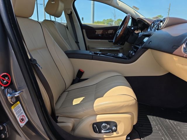 Used 2017 Jaguar XJ R-Sport image 15