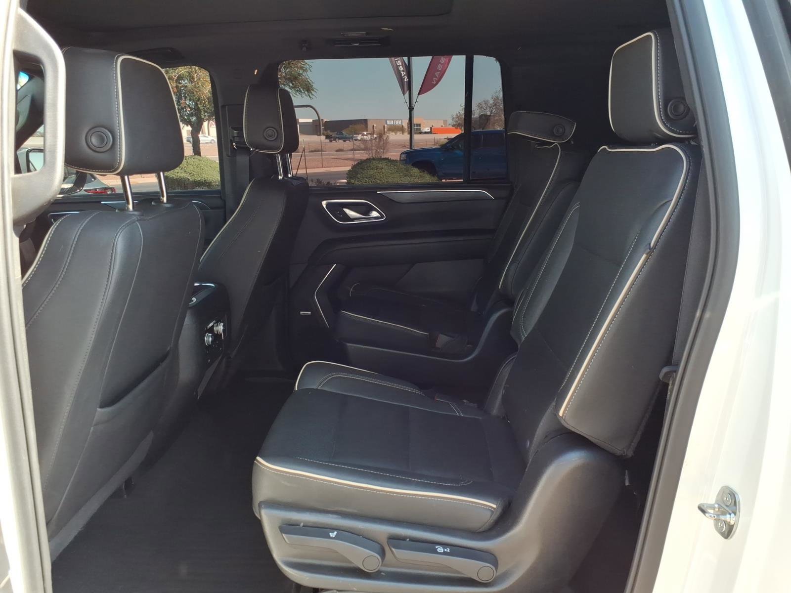 Used 2022 GMC Yukon XL SLT w/ SLT Premium Package image 15