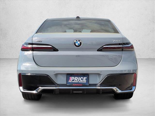 Used 2025 BMW 740i xDrive AWD/4WD image 7