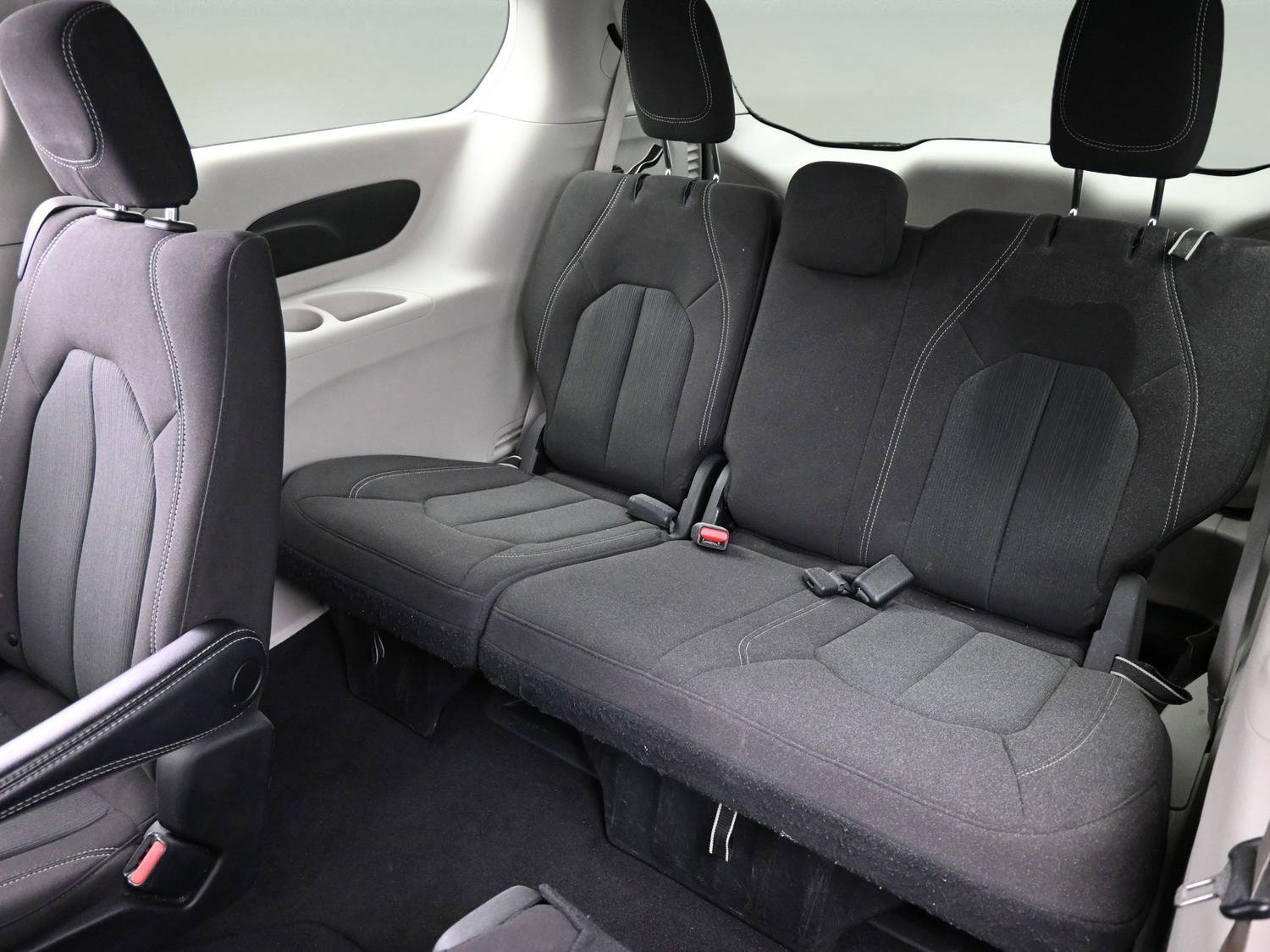 Used 2023 Chrysler Voyager LX image 25