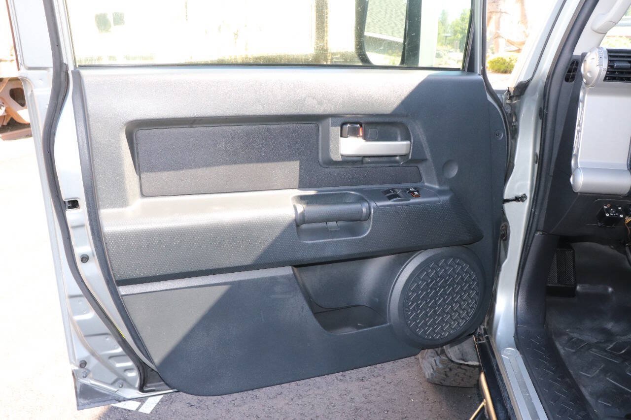 Used 2010 Toyota FJ Cruiser 4WD image 15