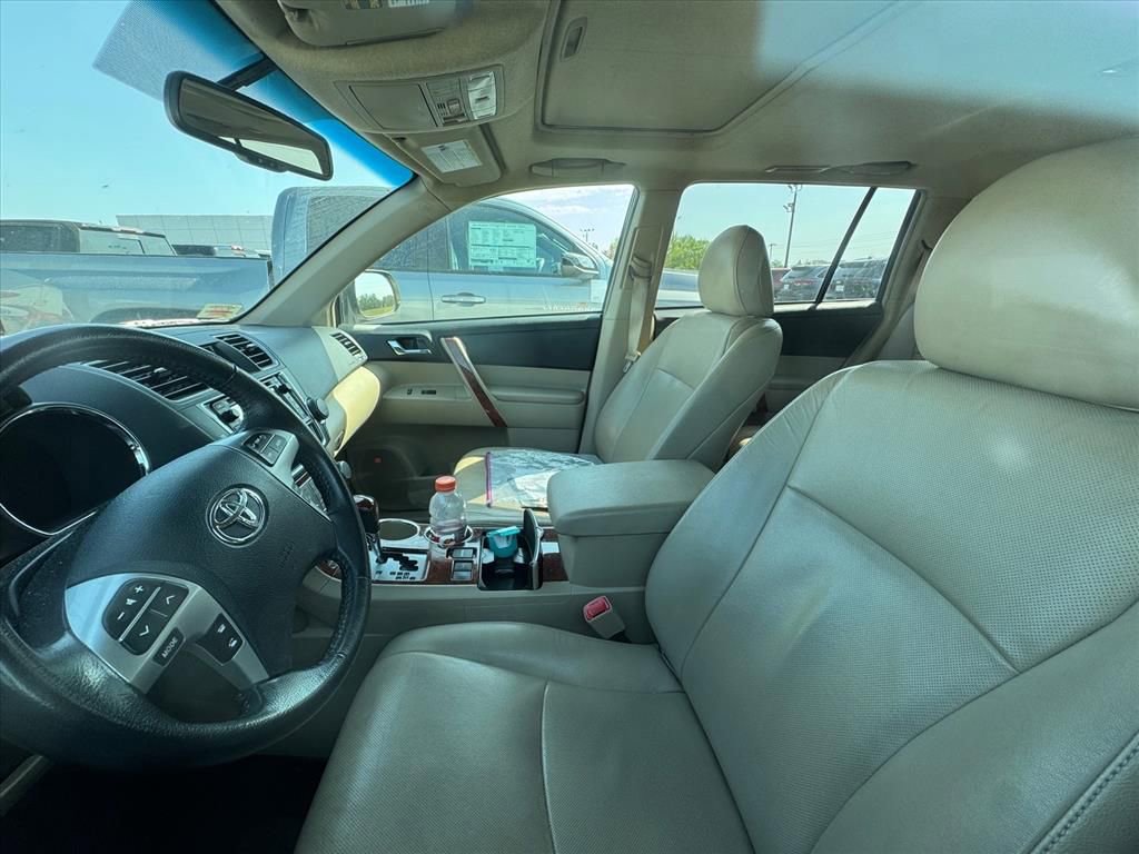 Used 2013 Toyota Highlander Limited image 8