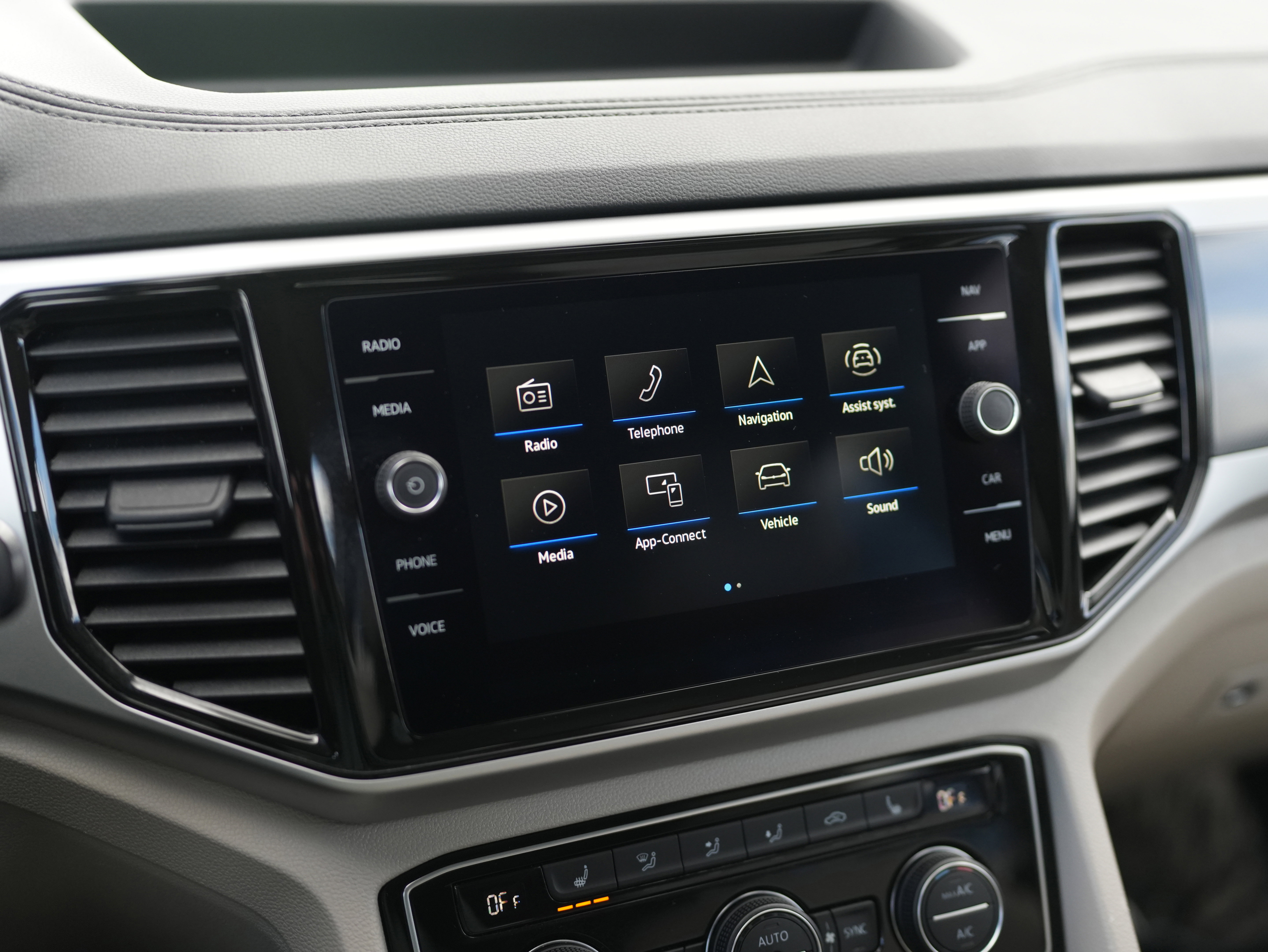 Certified 2023 Volkswagen Atlas SEL R-Line image 14