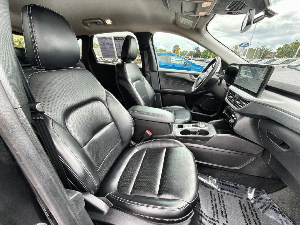 Used 2024 Ford Escape Platinum AWD/4WD image 24