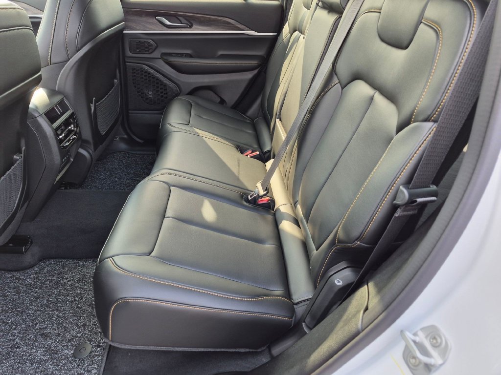 New 2026 Jeep Grand Cherokee Limited AWD/4WD image 24