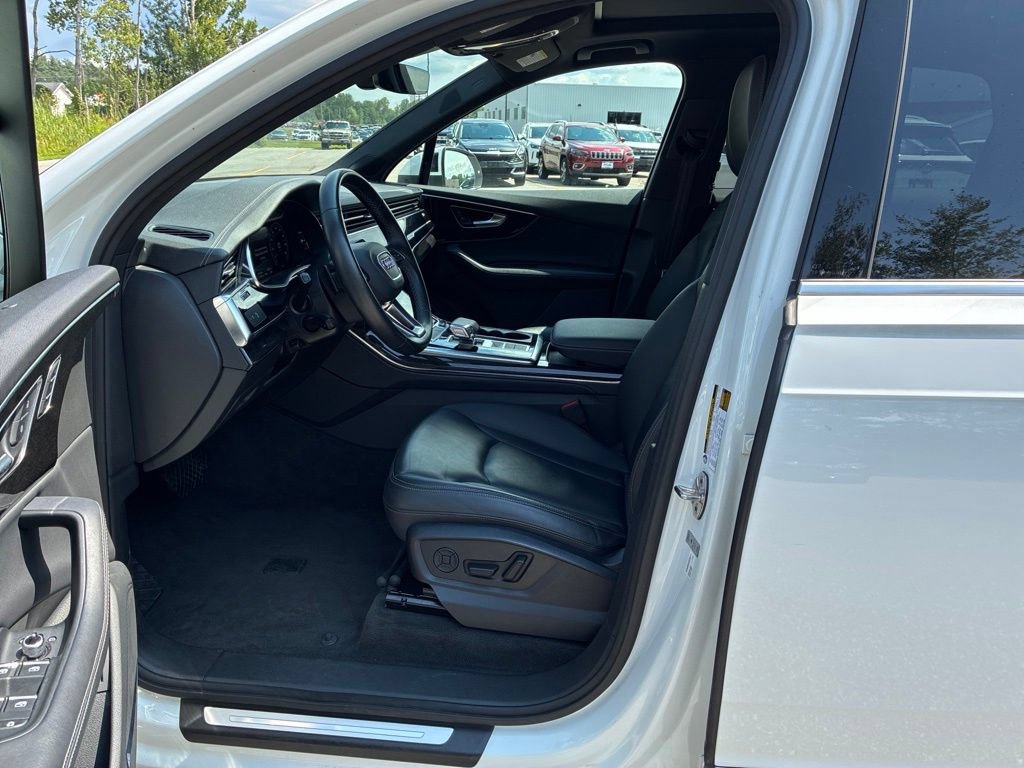 Used 2025 Audi Q7 3.0T Premium Plus AWD/4WD image 13