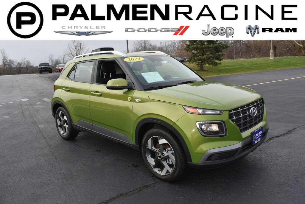 Used 2024 Hyundai Venue SEL FWD image 1