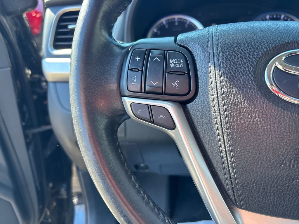 Used 2018 Toyota Highlander XLE w/ Carpet Mat Package (TMS) AWD/4WD image 29
